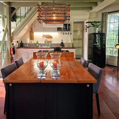 Historic Romantic Pavilion Retreat For 4 Holiday home *
