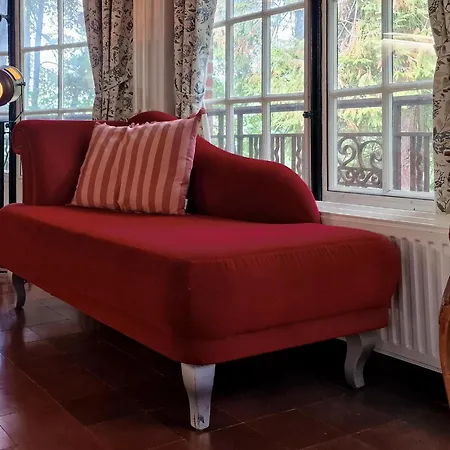 Historic Romantic Pavilion Retreat For 4