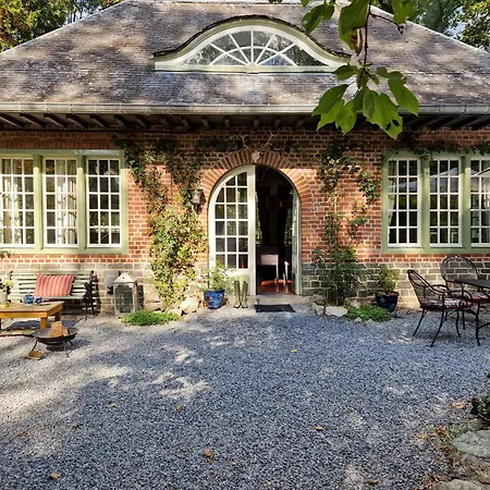 Historic Romantic Pavilion Retreat For 4