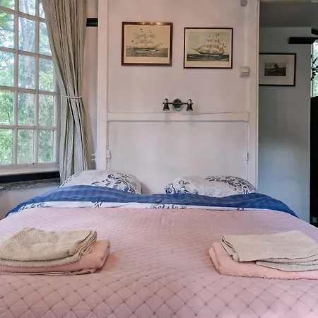 Historic Romantic Pavilion Retreat For 4 Holiday home *