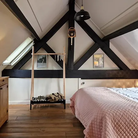 Historic Romantic Pavilion Retreat For 4 *