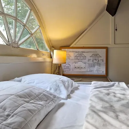 Historic Romantic Pavilion Retreat For 4 Holiday home