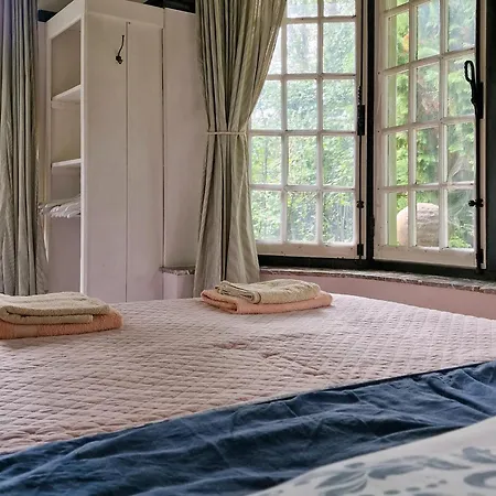 Historic Romantic Pavilion Retreat For 4
